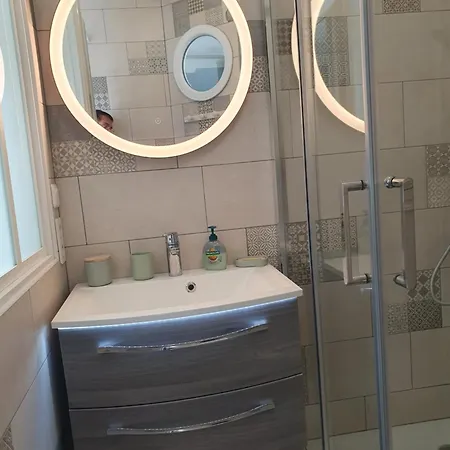 Beautiful In Apartment Versailles